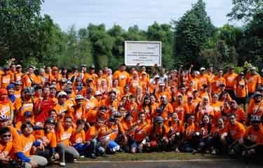 06 Jul 2013, ANTAM planted 550 productive plants in the urban forest of the University of Indonesia campus in Depok