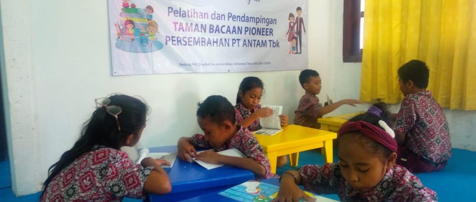 ANTAM Builds Public Library in East Hamahera to Improve Literacy Culture