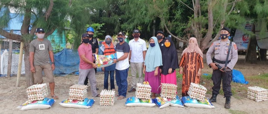 ANTAM Distributes 350 Food Packages to Support Flood Victims in North Kolaka