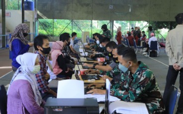 ANTAM Bersama TNI AU Lanud Atang Sendjaja Laksanakan Vaksinasi Gratis di Pongkor