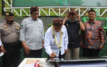 Deputy Governor of West Java Inaugurates Ciguha River Ecotourism of ANTAM Partners