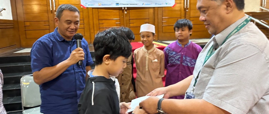 Sharing Blessings, ANTAM Distributes Ramadan Aid